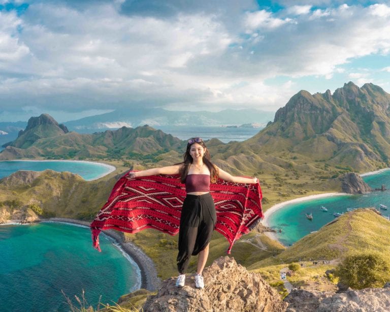 Batu Bolong Dive Site Guide: Komodo’s Legendary ‘Fish Soup’ Wall