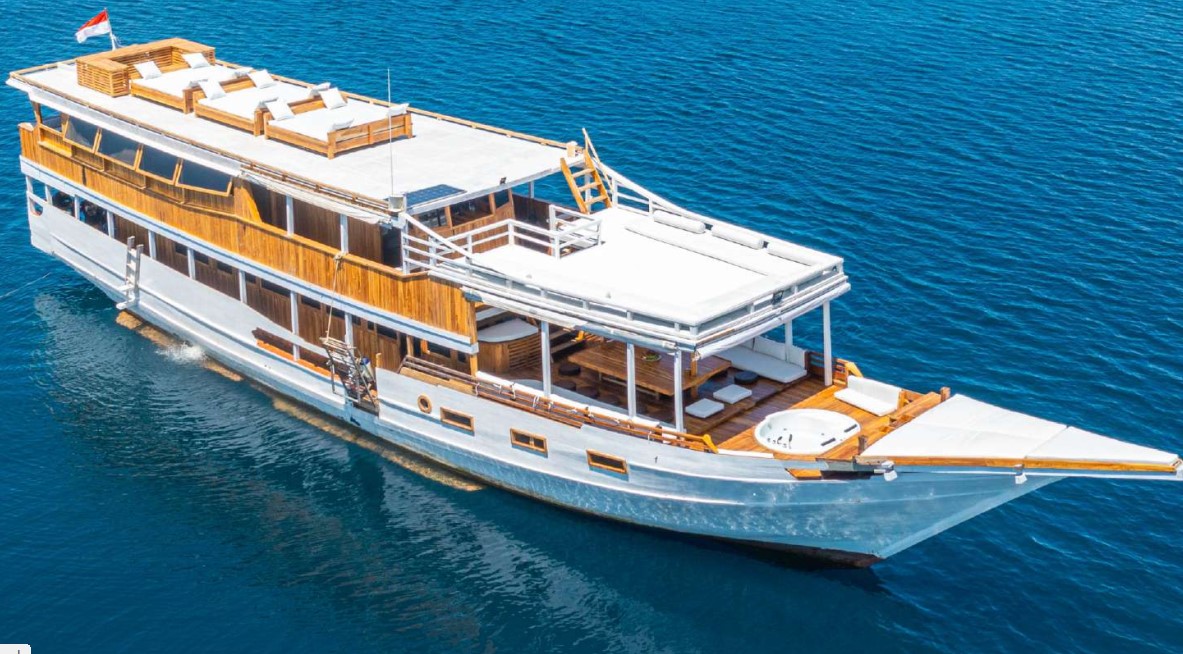 What Is Included in a Komodo Cruise Price — and What Is Not?