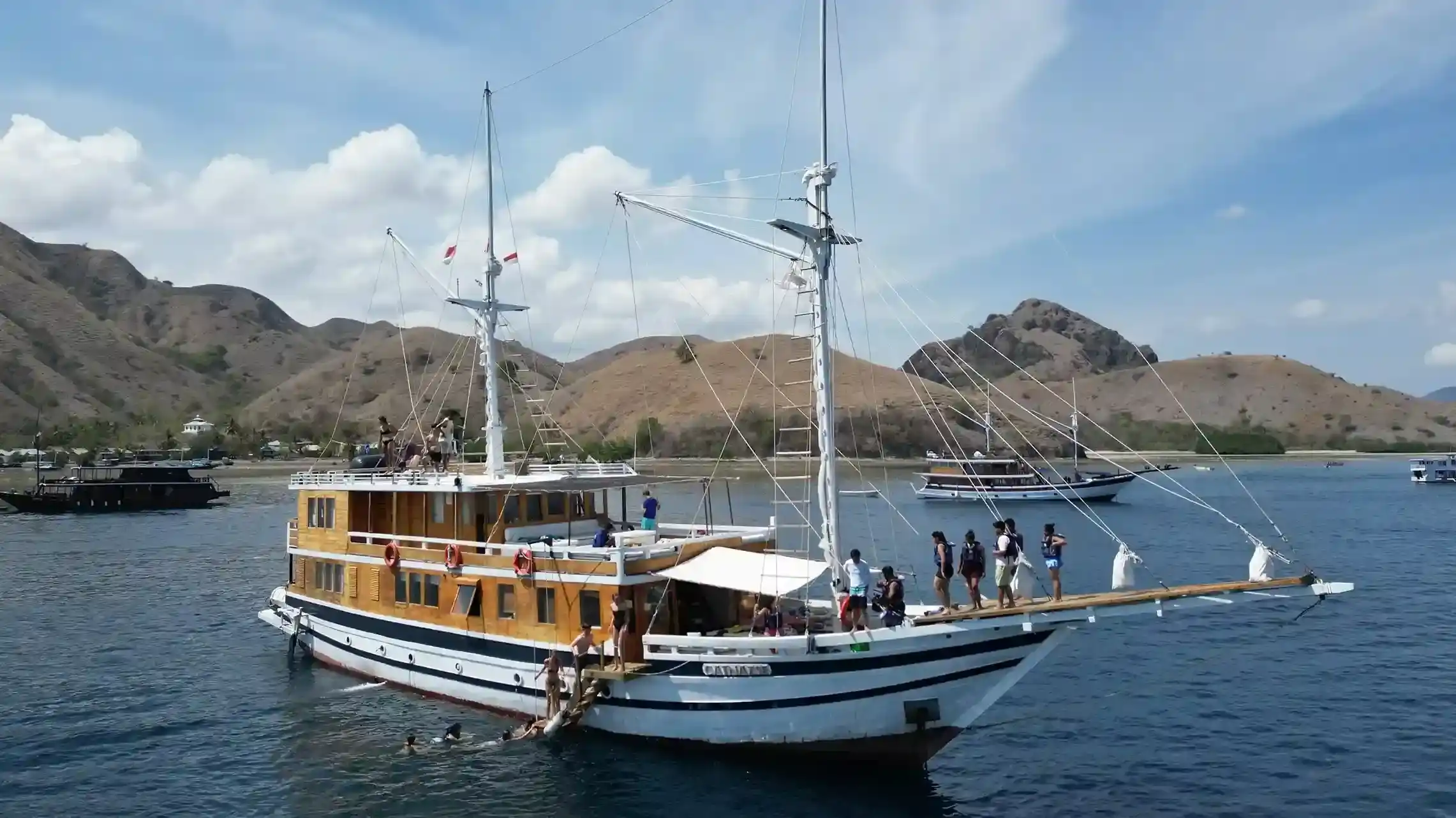 Enjoying Momment on Top of Phinisi | Catnazse Cruise Liveaboard Phinisi | Komodo Luxury | Bali Premium Trip