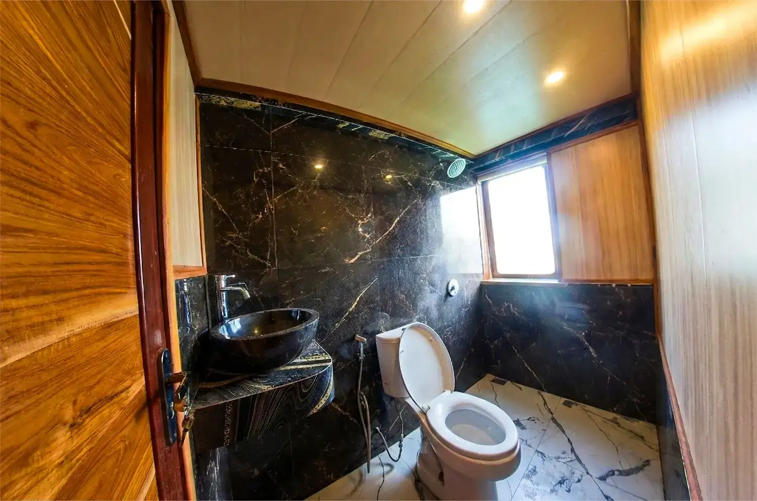 Family Cabin Bathroom | Naturalia Cruise | Komodo National Park