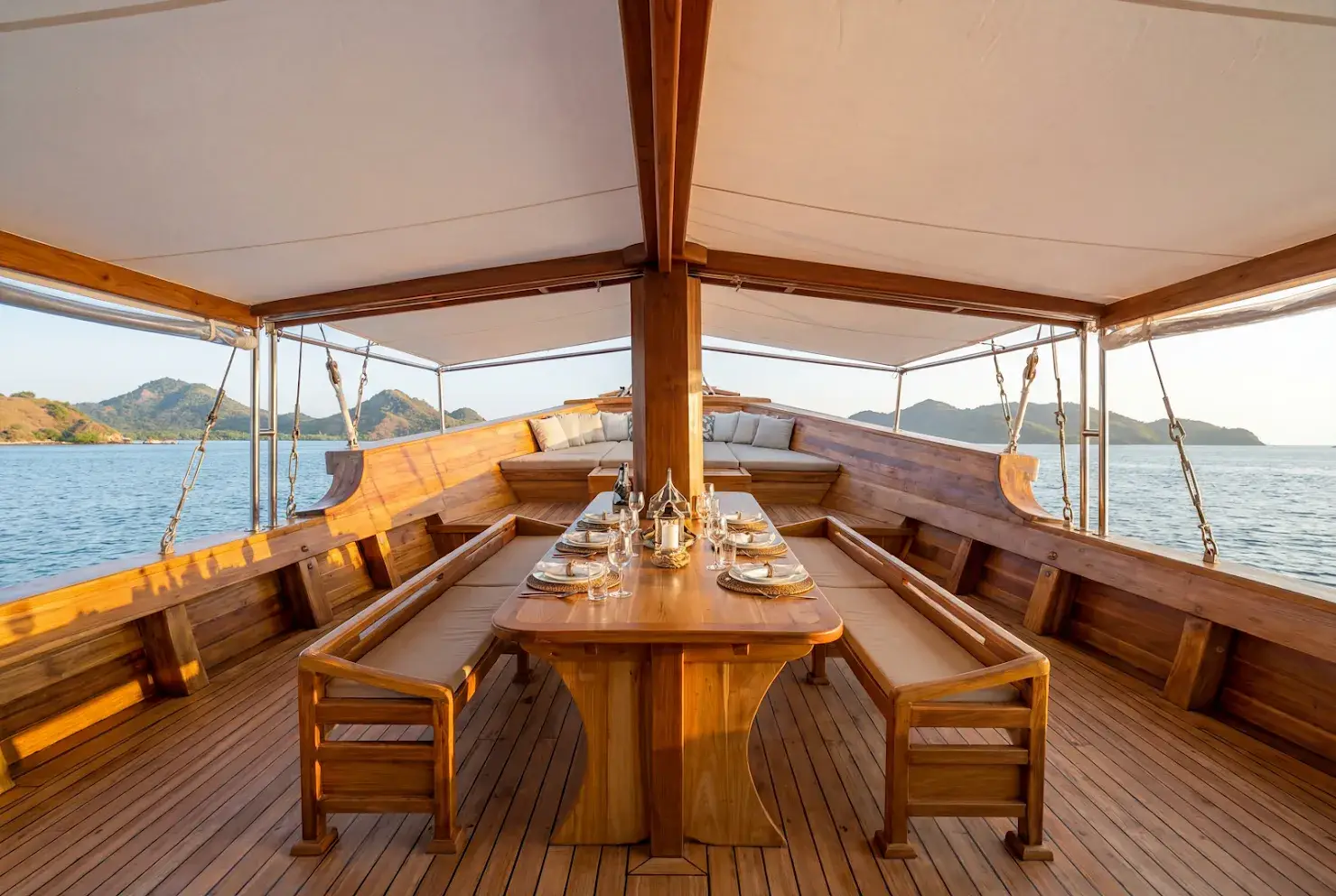 Outdoor Dining Area | Naturalia Cruise | Komodo National Park