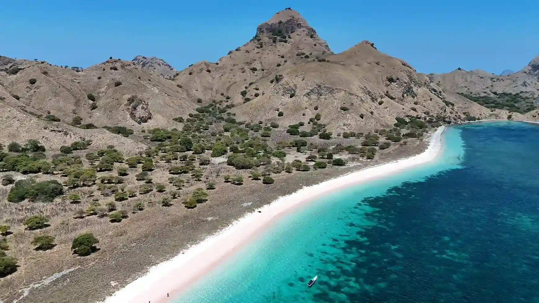 Pink Beach Komodo - Rare Pink Sand Beach Indonesia