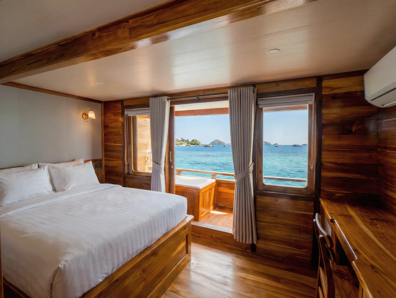 Suite Cabin 1 | Naturalia Cruise | Komodo National Park