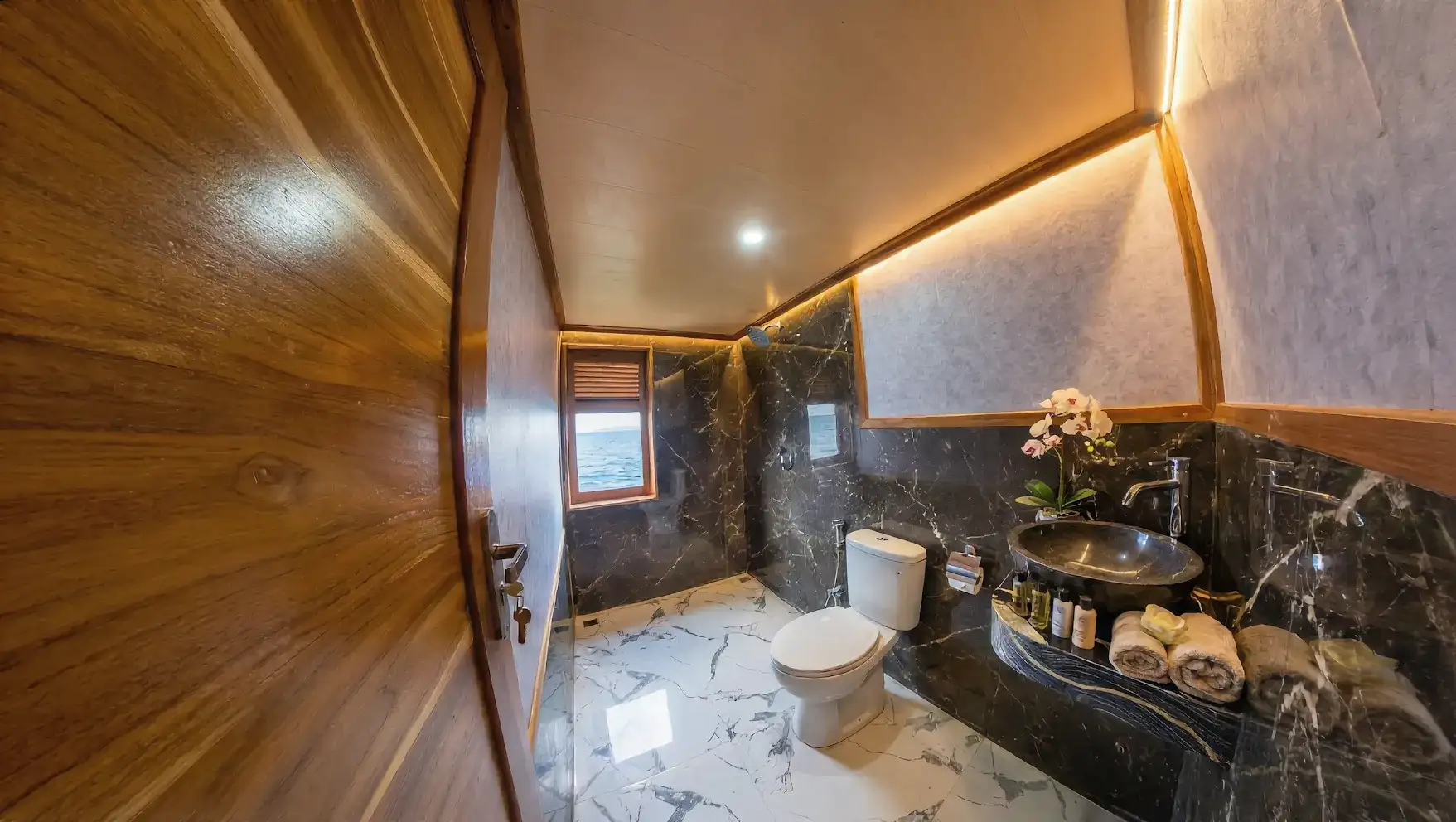 Suite Cabin 3 | Naturalia Cruise | Komodo National Park