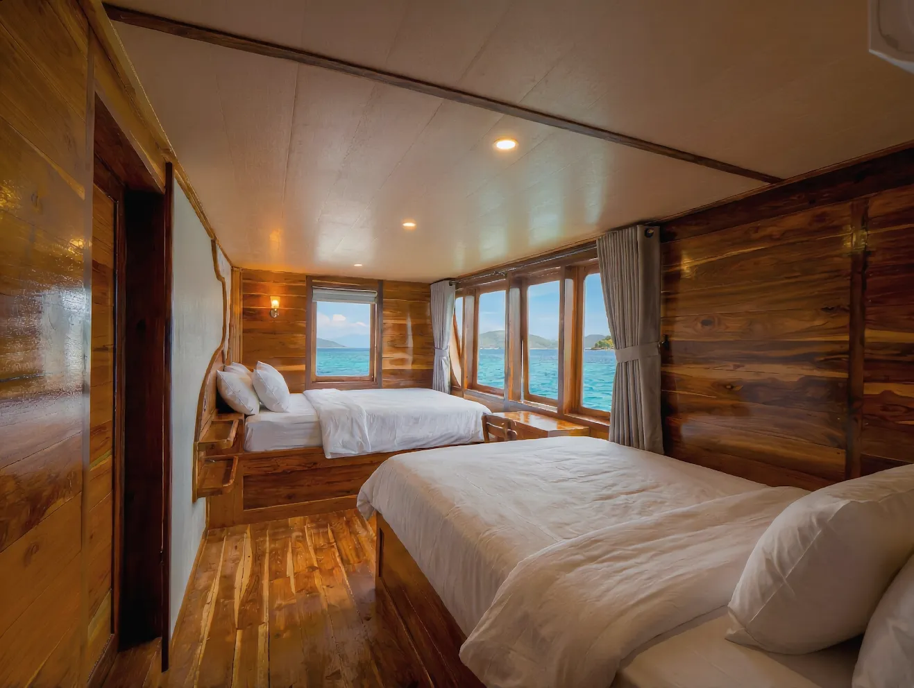 Suite Cabin 3 | Naturalia Cruise | Komodo National Park
